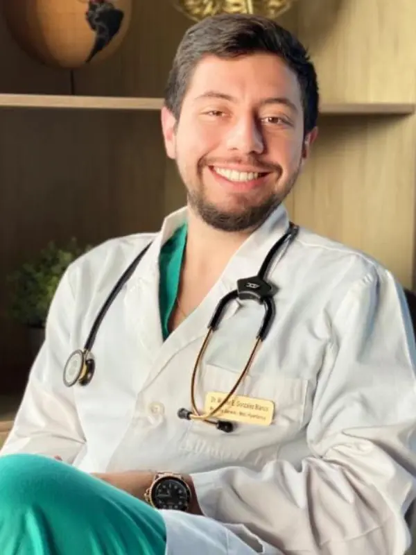 Médico de Golden Paradise