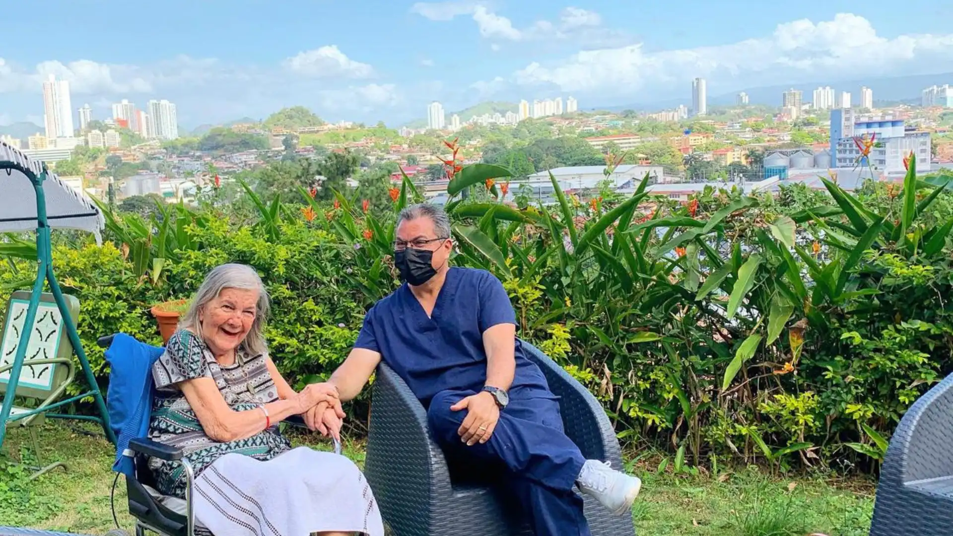 Entrada Golden Paradise