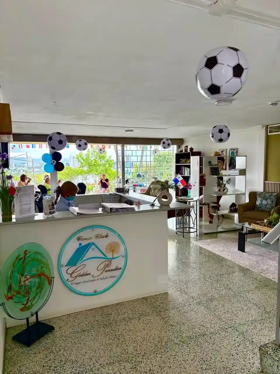 Recepción y área común de Golden Paradise